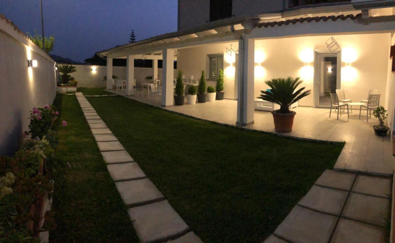 Invilla Bed&Breakfast - Quality Rooms Санта-Мария-ди-Кастеллабате Экстерьер фото