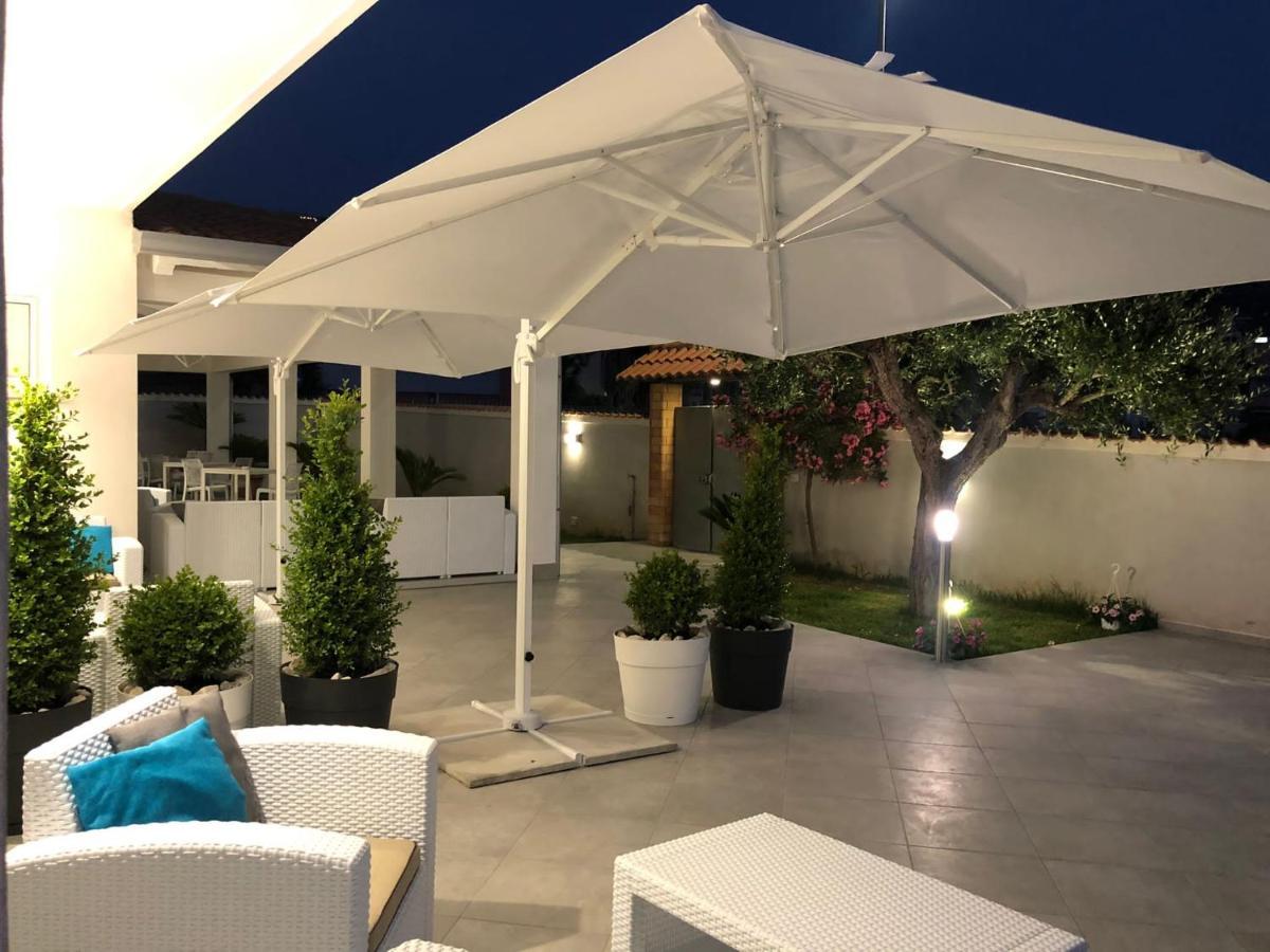 Invilla Bed&Breakfast - Quality Rooms Санта-Мария-ди-Кастеллабате Экстерьер фото