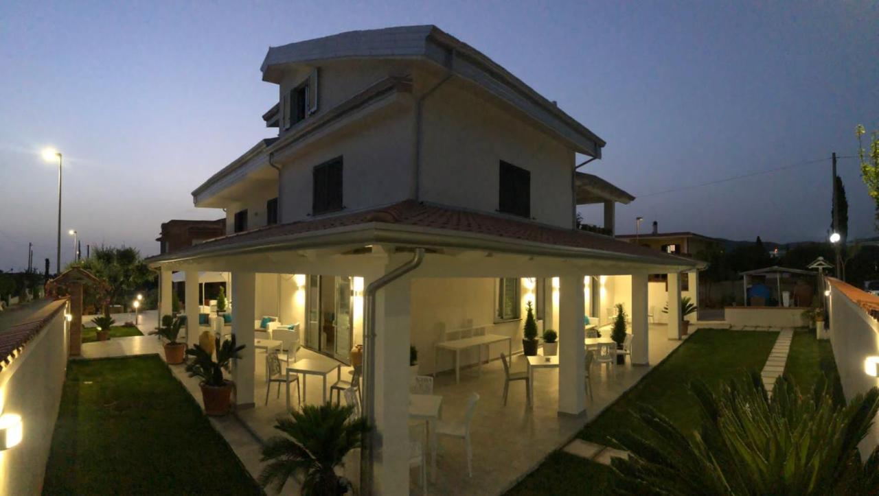 Invilla Bed&Breakfast - Quality Rooms Санта-Мария-ди-Кастеллабате Экстерьер фото
