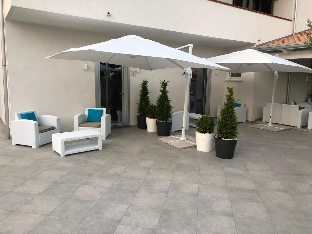 Invilla Bed&Breakfast - Quality Rooms Санта-Мария-ди-Кастеллабате Экстерьер фото