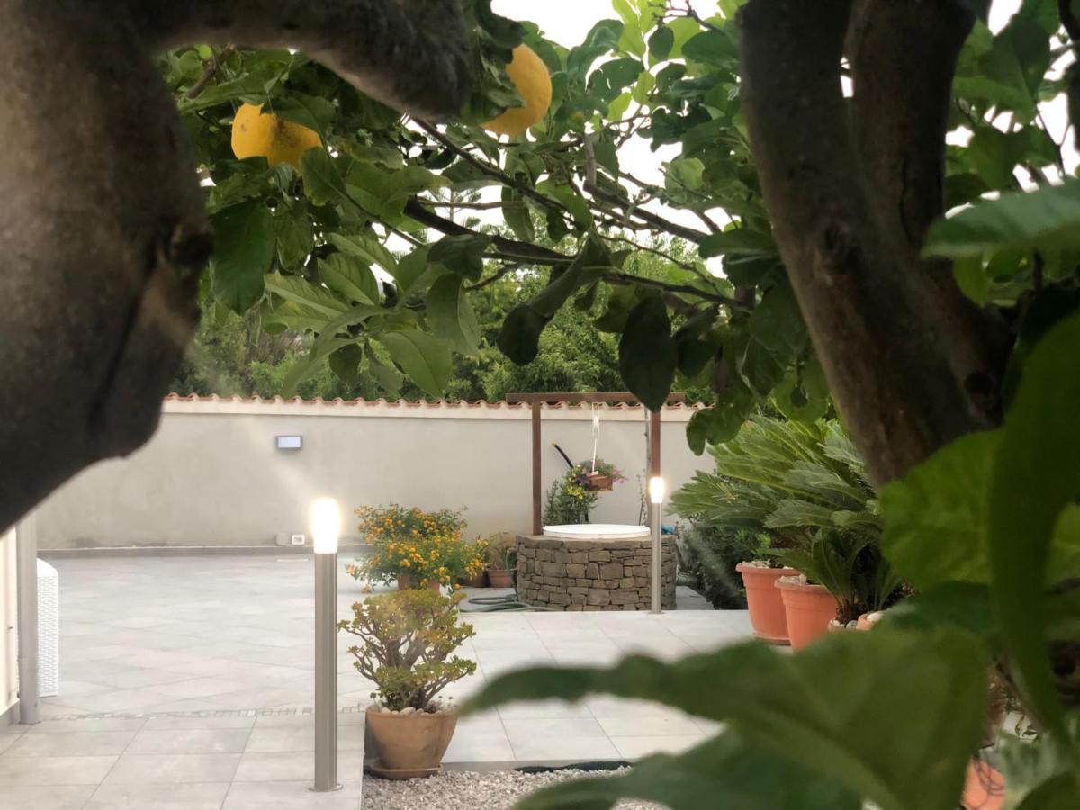 Invilla Bed&Breakfast - Quality Rooms Санта-Мария-ди-Кастеллабате Экстерьер фото