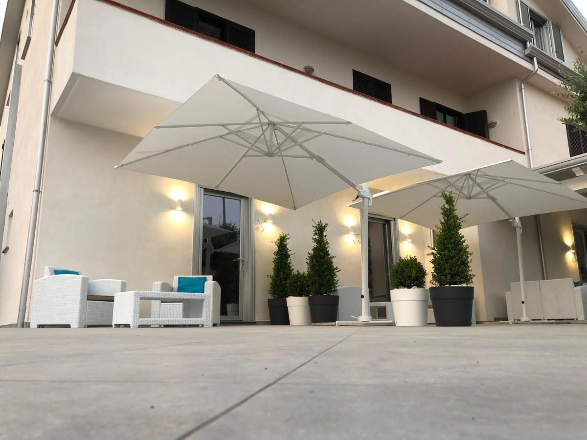 Invilla Bed&Breakfast - Quality Rooms Санта-Мария-ди-Кастеллабате Экстерьер фото