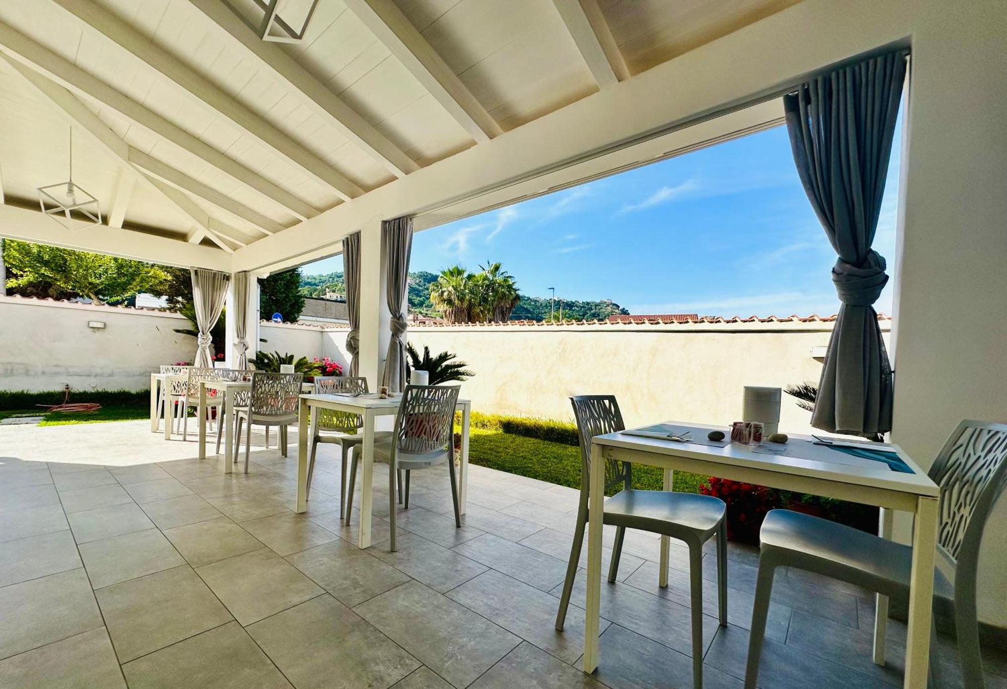 Invilla Bed&Breakfast - Quality Rooms Санта-Мария-ди-Кастеллабате Экстерьер фото