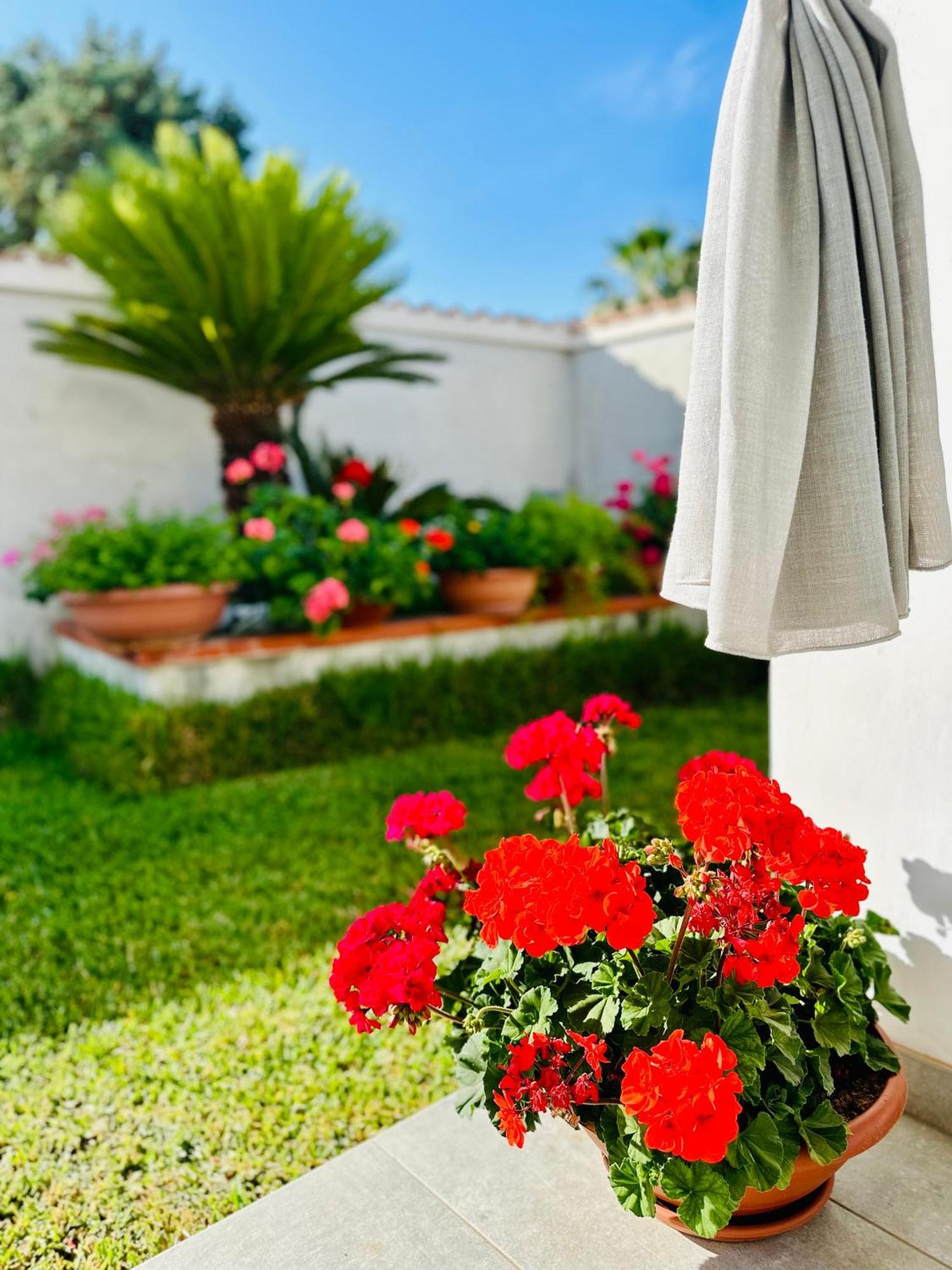 Invilla Bed&Breakfast - Quality Rooms Санта-Мария-ди-Кастеллабате Экстерьер фото