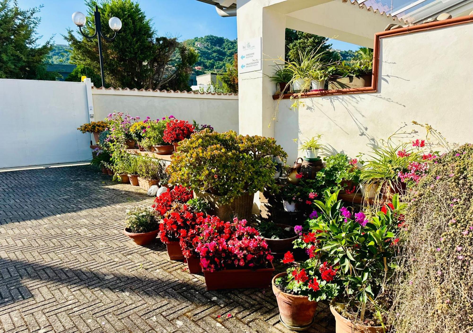 Invilla Bed&Breakfast - Quality Rooms Санта-Мария-ди-Кастеллабате Экстерьер фото